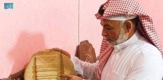 Un sculpteur saoudien passe 8 ans à graver des mots du Coran sur 30 plaques de marbre