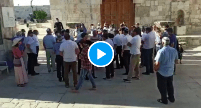 Des centaines de colons israéliens envahissent Al-Aqsa et effectuent des prières talmudiques - VIDEO