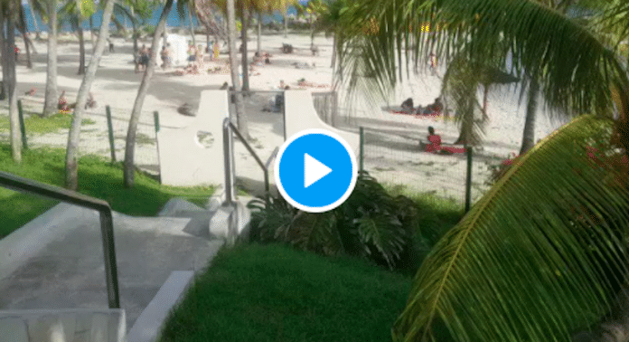Martinique des soignants de Métropole venus prêter main forte font bronzette sur la plage - VIDEO