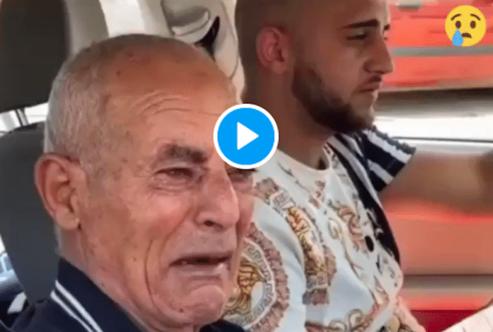 Un vieil homme paralysé pleure en assistant à la démolition forcée de sa maison par Israël - VIDEO