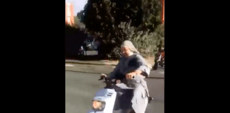 Dreux une bonne soeur fait des rodéos sur un scooter avec des jeunes du quartier - VIDEO
