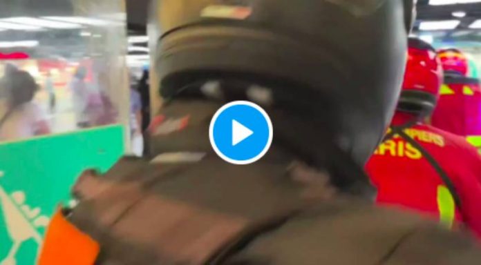 Paris la police mobile tabasse une femme sans passeport vaccinal dans le métro - VIDEO (1)