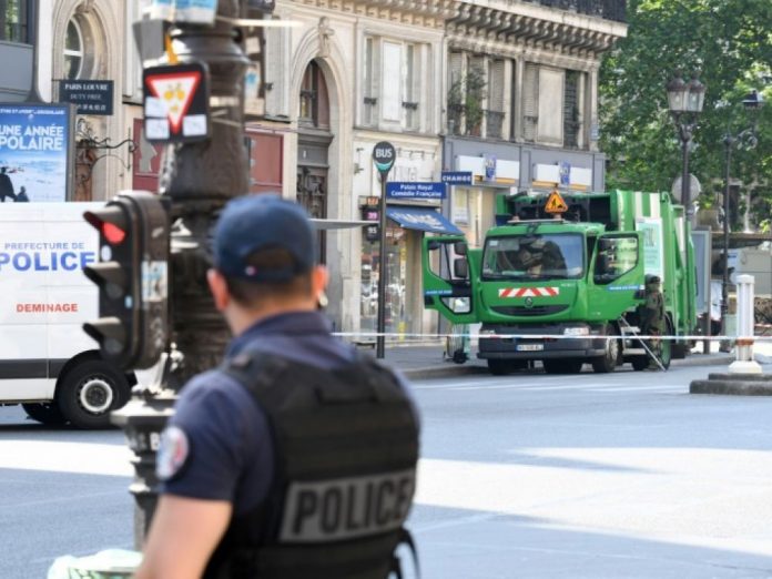 Paris - un enfant de 2 ans meurt renversé par un camion poubelle