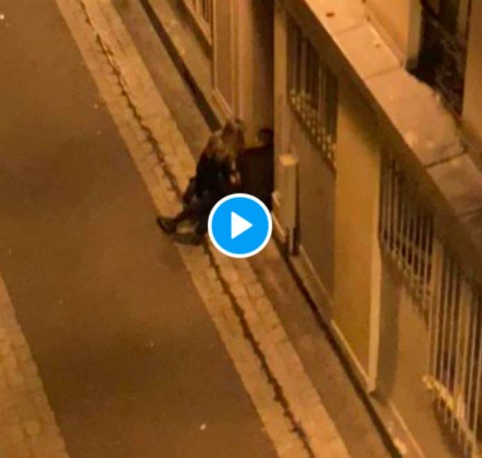 Paris un policier pris en flagrant délit de violences sur un homme menotté - VIDEO