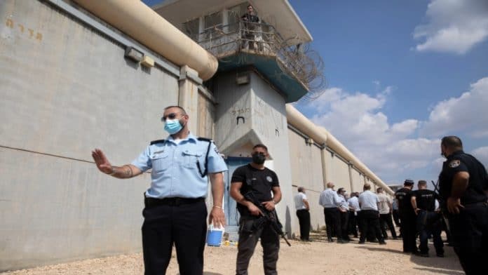 Un garde israélien a dormi pendant l'évasion des prisonniers palestiniens 