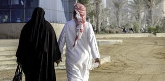 Une Saoudienne demande le divorce affirmant que son mari a caché sa calvitie