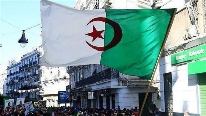 Algérie - deux ministères cessent d'utiliser le français dans la correspondance officielle