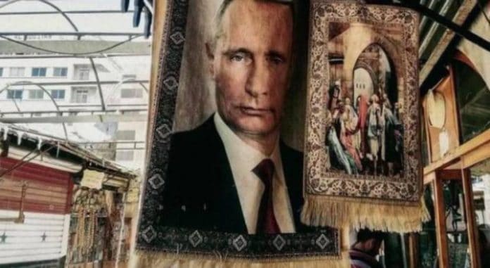 Syrie des tapis de prière à l’effigie de Vladimir Poutine ornent les marchés