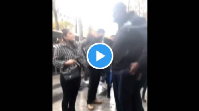Paris le McDonald’s des Champs-Elysées accusé de racisme - VIDEO