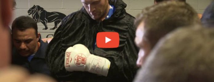« Amine ! » le champion de boxe Tyson Fury participe à une prière musulmane - VIDEO (1)