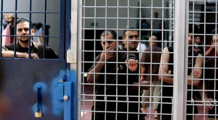 402 Palestiniens détenus par Israël en novembre selon les groupes de défense des droits humains
