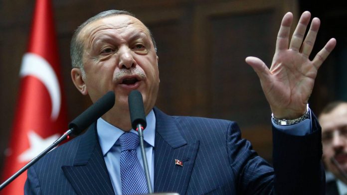 Erdogan menace les auteurs de l'incendie criminel d'une mosquée à Chypre