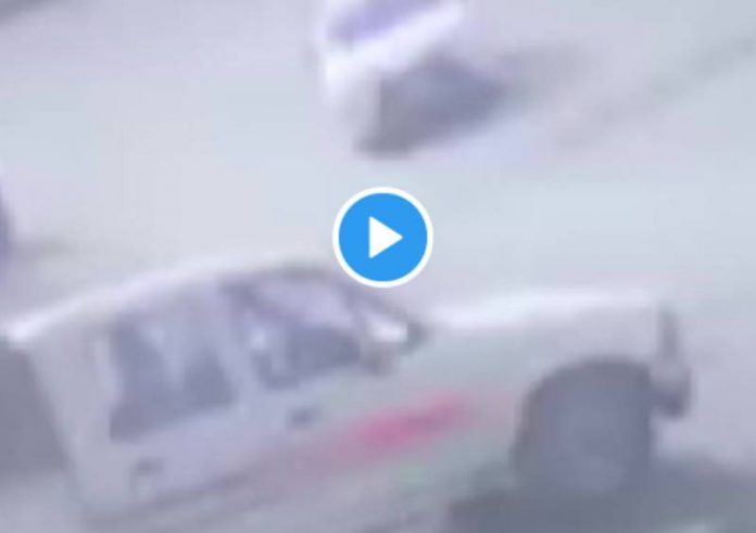 Jeddah un camion s’écrase contre une mosquée blessant 5 fidèles - VIDEO
