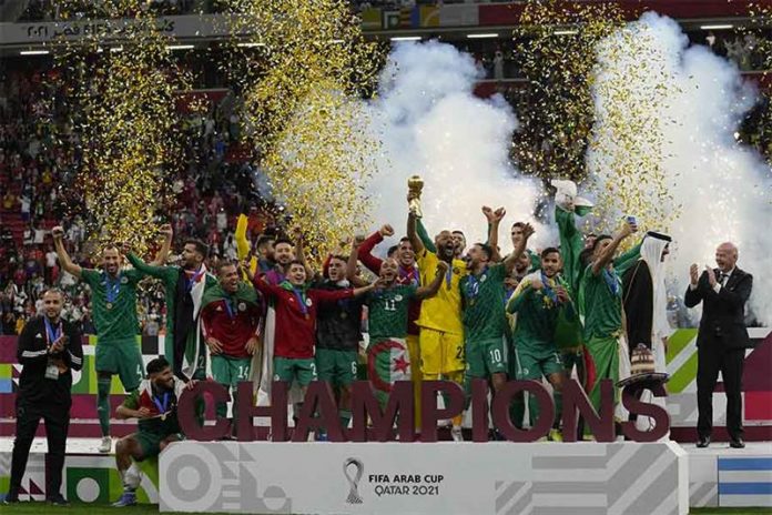 L'Algérie, championne d'Afrique, remporte la Coupe arabe après avoir battu la Tunisie