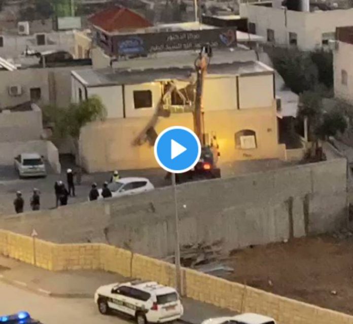 Jérusalem les autorités israéliennes démolissent un centre de santé palestinien - VIDEO