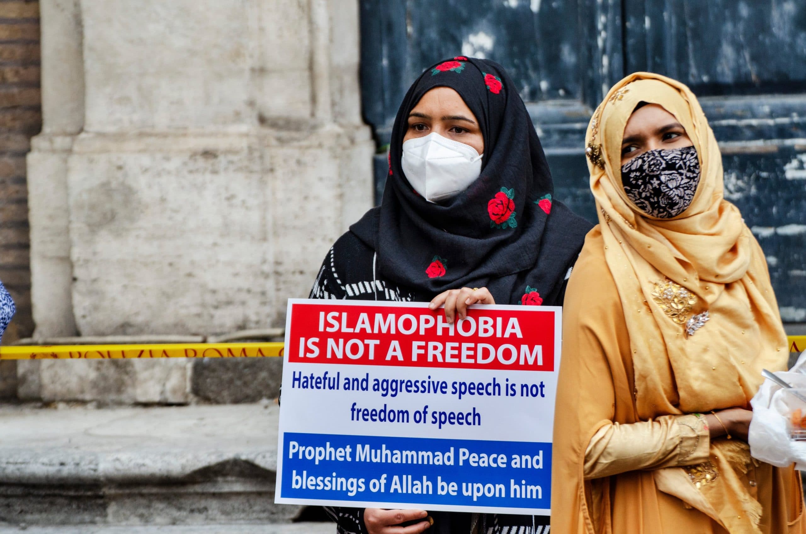 Исламофобия это. Исламофобия. Исламофобия в Европе. Исламофобия в России. Международный день исламофобия.