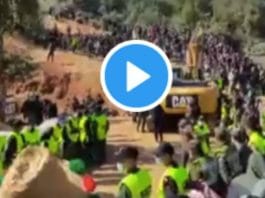 « Allahou Akbar !» Le petit Rayan a été extrait du puits par les secouristes - VIDEO