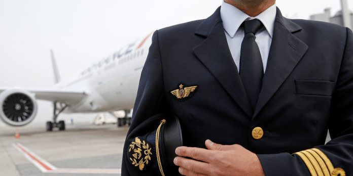 Air France - un pilote de ligne musulman suspendu parce qu’il prie et jeûne