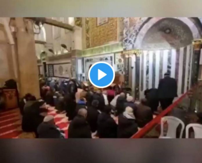 Al-Aqsa les fidèles accomplissent la prière mortuaire de l’absent sur le petit Rayan - VIDEO