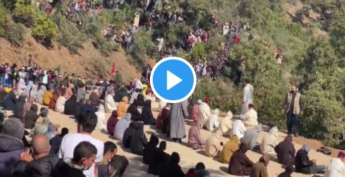 Des milliers de personnes affluent à l’enterrement du petit Rayan - VIDEO