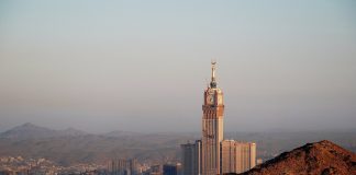 Hussein Hijazi, célèbre chef d’entreprise saoudien, offre un Hajj et une Omra aux parents de Rayan