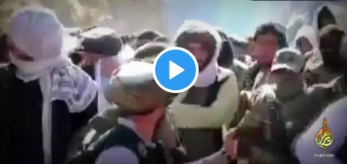 Le ministre de La Défense afghan en pleurs lors de l’annonce du décès du petit Haidar - VIDEO