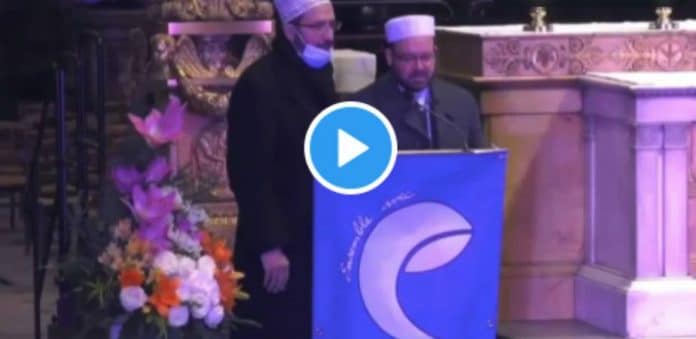ParisDes musulmans récitent la sourate al-Fatiha au sein de l’Eglise Saint Sulpice - VIDEO