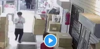 Un homme survit miraculeusement à une chute alors qu’il regardait son smartphone - VIDEO