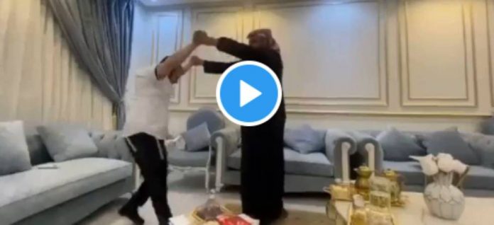 Quand le Messie viendra Un saoudien et un juif ultra-orthodoxe dansent main dans la main sur un chant israélien - VIDEO