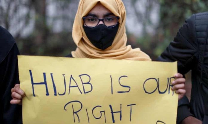 Interdiction du hijab en Inde - le ciblage des femmes musulmanes condamné à travers le Moyen-Orient