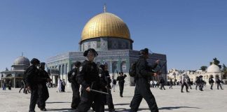 Les Juifs israéliens s'habillent en musulmans pour défier l'interdiction de la prière d'Al-Aqsa