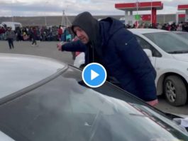 Roumanie Des Ukrainiens bloquent le passage des Arabes et des Africains avec l’aide de l’armée - VIDEO
