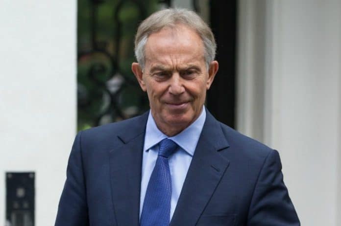 Tony Blair admet qu'il a peut-être eu tort d'envahir l'Afghanistan et l'Irak
