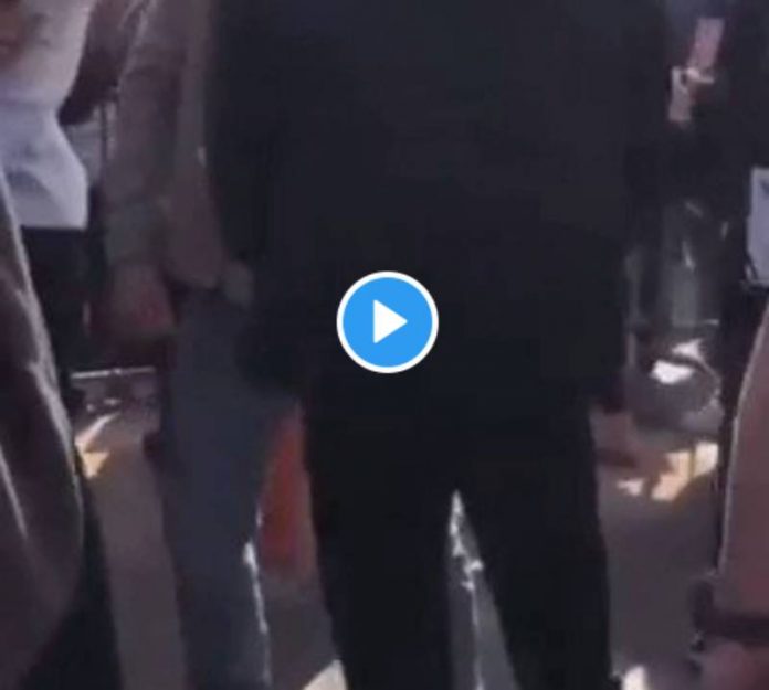Un homme noir expulsé du meeting d’Eric Zemmour au Trocadéro - VIDEO