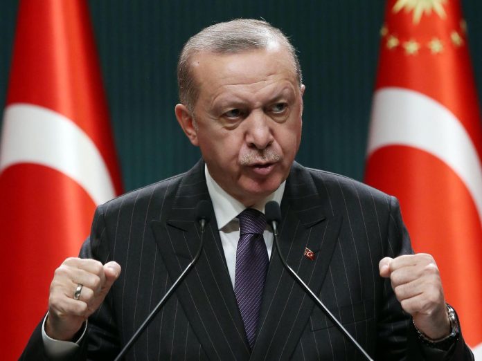 Erdogan qualifie la dissolution du parlement tunisien de coup porté à la volonté du peuple