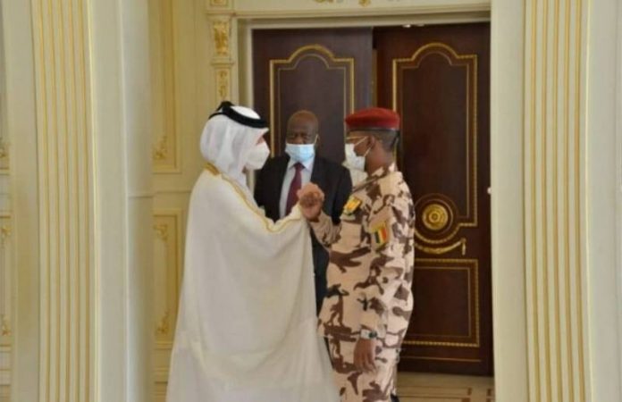 Ramadan - les dirigeants du Tchad et du Qatar prient ensemble malgré le conflit militaire qui les oppose