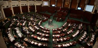 Tunisie - Le Parlement rejette sa dissolution ordonnée par le président