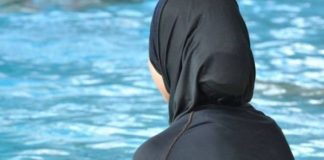 Le maire français relance la guerre du burkini après avoir autorisé les femmes à se couvrir dans les piscines municipales