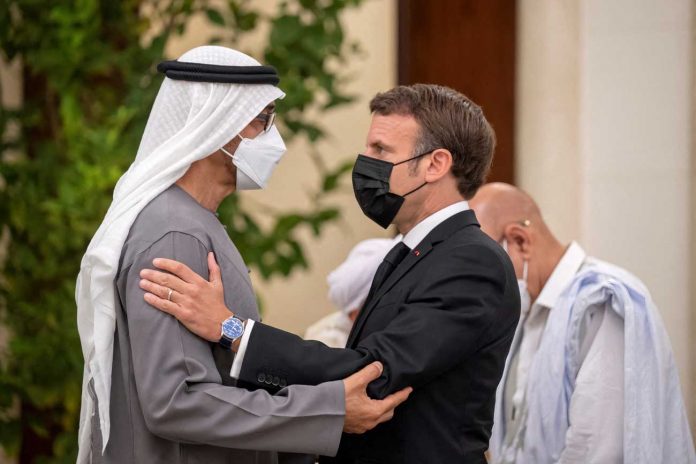 Le nouveau président des Émirats arabes unis rencontre Emmanuel Macron