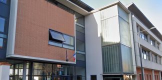 Toulouse - un professeur met une chanson des Beatles pendant le Ramadan, des élèves quittent le cours