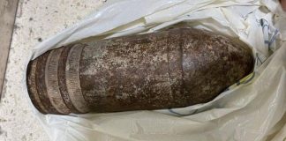 Un touriste tente d'embarquer avec un obus israélien à l'aéroport de Tel-Aviv