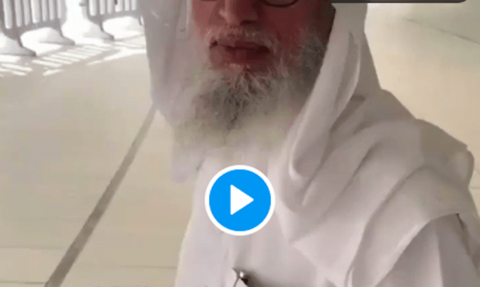 La Mecque : Cet homme à l’immense privilège d’accomplir la Tawaf seul autour de la Kaaba - VIDEO