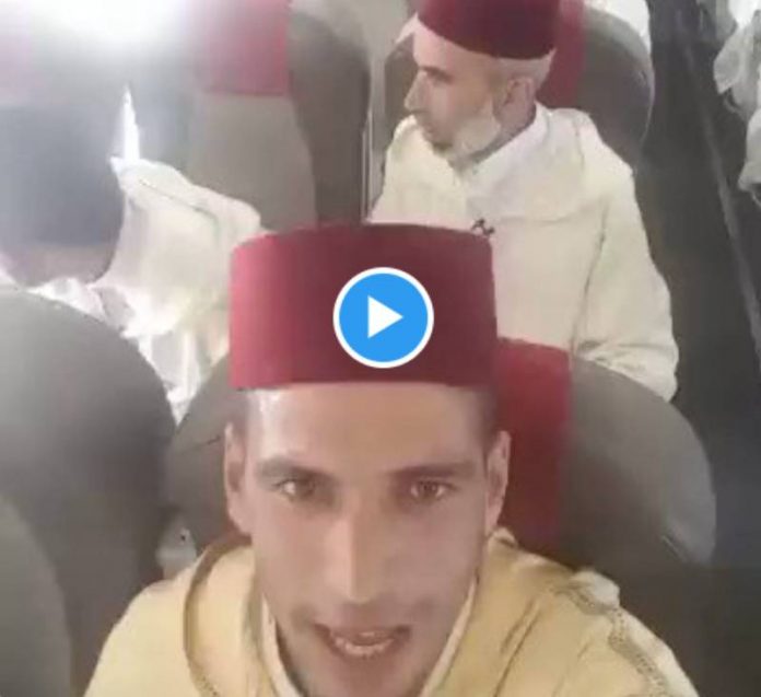 Maroc : une compagnie aérienne affrète un avion rempli de mémorisateurs du Coran - VIDEO
