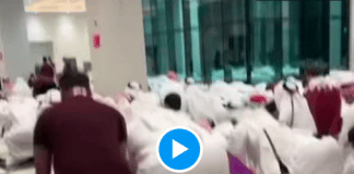 Coupe du Monde les supporteurs effectuent la prière dans l’enceinte des stades - VIDEO