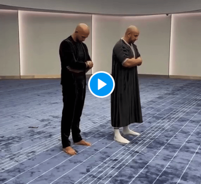 L'influenceur britannique Andrew Tate annonce sa conversion à l’Islam - VIDEO