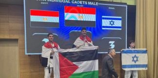 Slovénie - des joueurs égyptiens brandissent le drapeau de la Palestine après avoir battu Israël