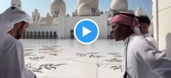 C'est complètement fou ! Le célèbre YouTuber américain IShowSpeed visite la Grande Mosquée d’Abu Dhabi - VIDEO