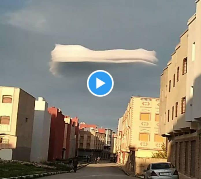 Maroc un nuage étrange surplombe le ciel de Nador