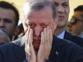 Turquie - Le président Erdogan en larmes devant les décombres 
