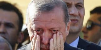 Turquie - Le président Erdogan en larmes devant les décombres 